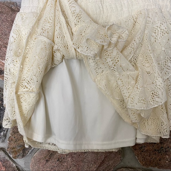 🌼Pretty Lacey Rue 21 skirt. Fully lined. - Picture 4 of 5